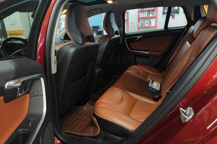 Used Volvo V60 2014 Restyled T5 Zhiya Edition
