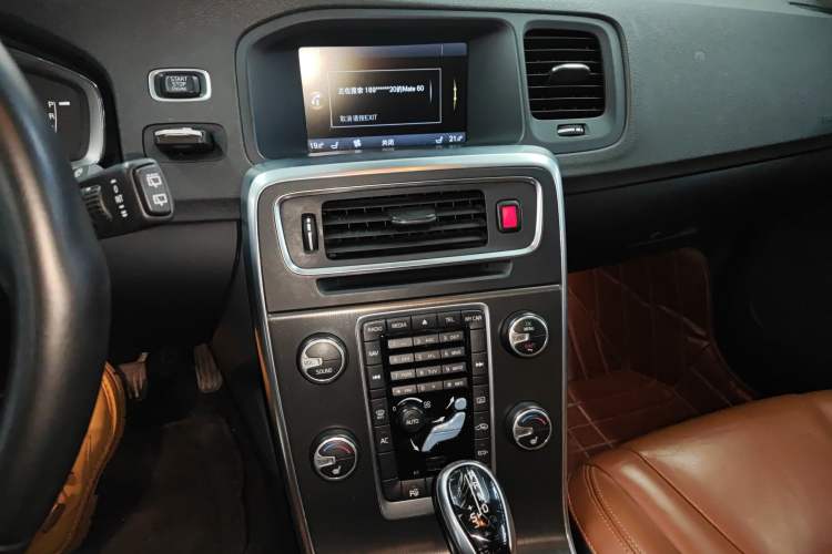 Used Volvo V60 2014 Restyled T5 Zhiya Edition
