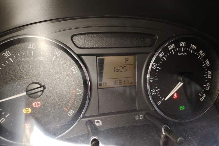 Used Skoda Fabia 2014 1.6L Automatic Crystal Edition
