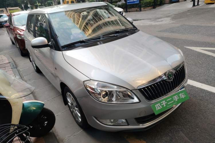 Used Skoda Fabia 2014 1.6L Automatic Crystal Edition
