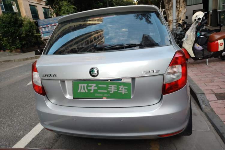 Used Skoda Fabia 2014 1.6L Automatic Crystal Edition
