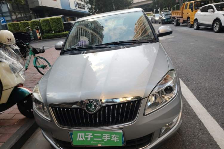 Used Skoda Fabia 2014 1.6L Automatic Crystal Edition
