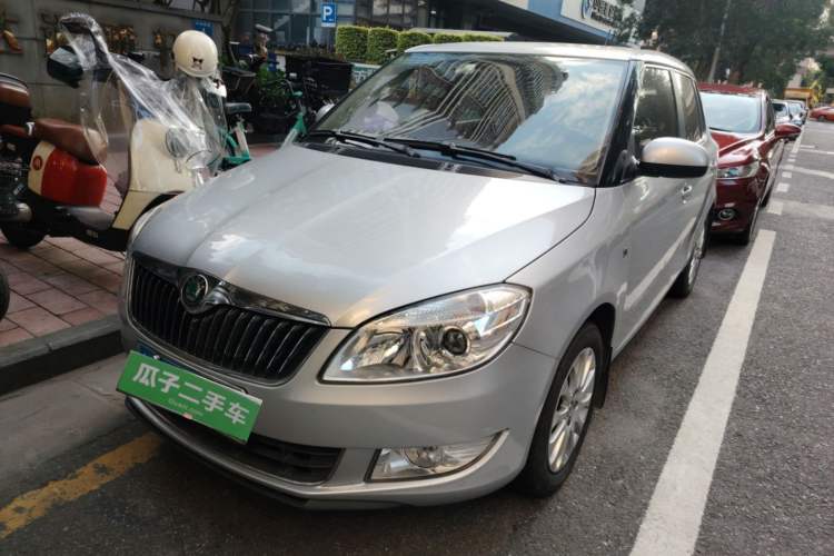 Used Skoda Fabia 2014 1.6L Automatic Crystal Edition