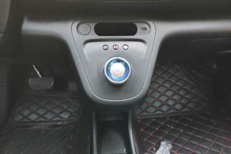 Used ORA White Cat 2022 Upgraded Model 305km Range Luxury Version Lithium-Ion Battery
