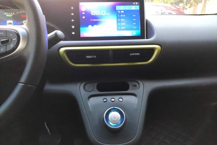 Used ORA White Cat 2022 Upgraded Model 305km Range Luxury Version Lithium-Ion Battery
