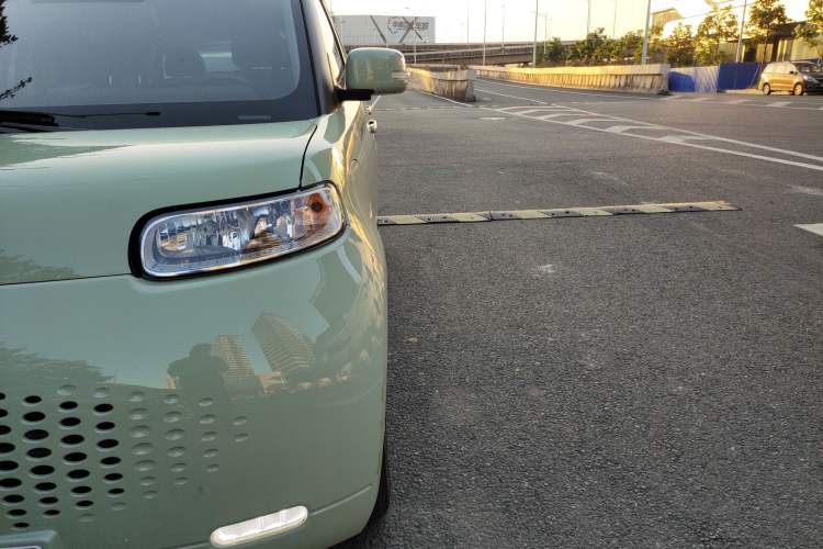 Used ORA White Cat 2022 Upgraded Model 305km Range Luxury Version Lithium-Ion Battery
