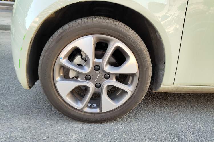 Used ORA White Cat 2022 Upgraded Model 305km Range Luxury Version Lithium-Ion Battery
