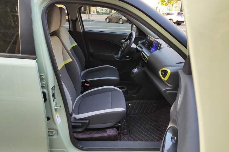 Used ORA White Cat 2022 Upgraded Model 305km Range Luxury Version Lithium-Ion Battery
