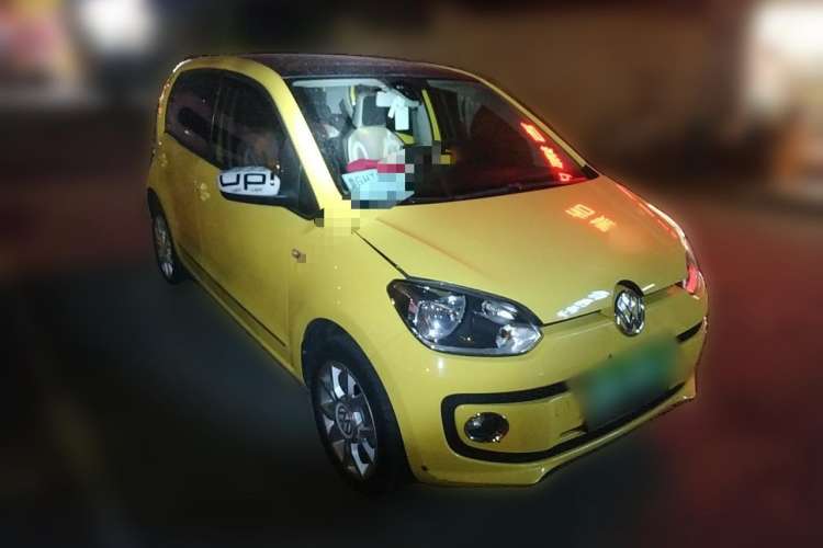 Used Volkswagen up! 2015 1.0L go high!
