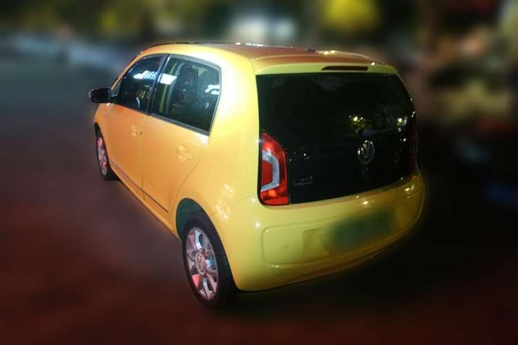 Used Volkswagen up! 2015 1.0L go high!
