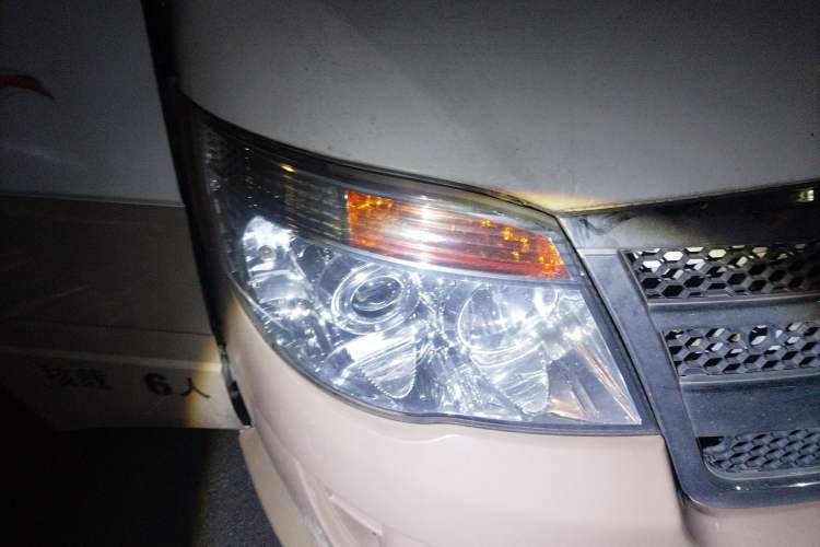 Used Foton Scenic 2014 2.0L Express Classic Short-Wheelbase Low-Roof 4Q20M
