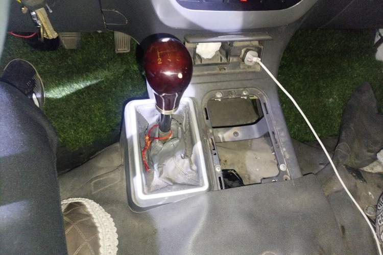 Used Foton Scenic 2014 2.0L Express Classic Short-Wheelbase Low-Roof 4Q20M
