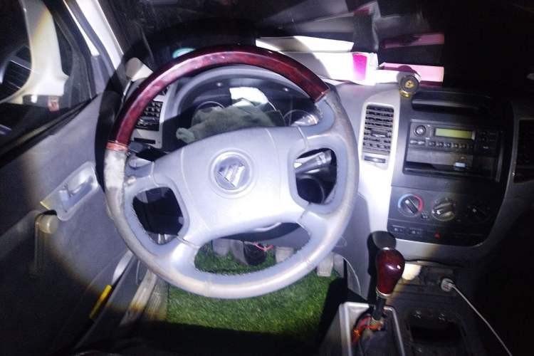 Used Foton Scenic 2014 2.0L Express Classic Short-Wheelbase Low-Roof 4Q20M
