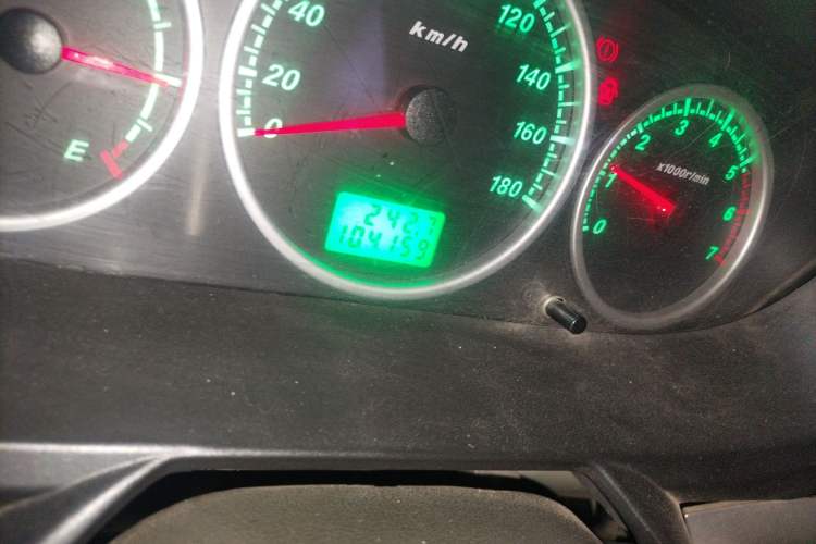 Used Foton Scenic 2014 2.0L Express Classic Short-Wheelbase Low-Roof 4Q20M
