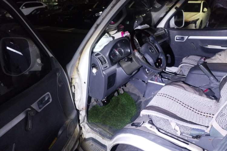 Used Foton Scenic 2014 2.0L Express Classic Short-Wheelbase Low-Roof 4Q20M
