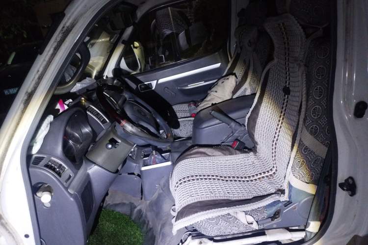 Used Foton Scenic 2014 2.0L Express Classic Short-Wheelbase Low-Roof 4Q20M
