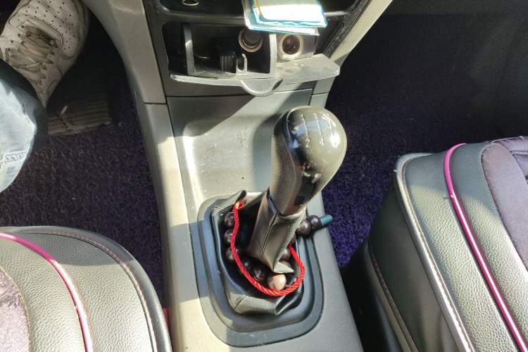 Used Dongfeng Shuaike 2013 Revised Version 1.5L Manual Comfort Trim 7 Seats China IV Standard
