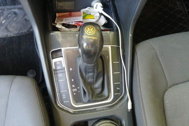 Used Volkswagen Golf Sportsvan 2016 230TSI Automatic Trend Edition Gear Lever