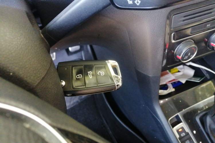 Used Volkswagen Golf Sportsvan 2016 230TSI Automatic Trend Edition Vehicle Key