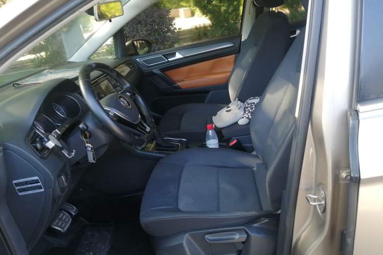 Used Volkswagen Golf Sportsvan 2016 230TSI Automatic Trend Edition Left Front Seat