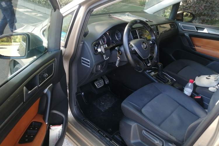 Used Volkswagen Golf Sportsvan 2016 230TSI Automatic Trend Edition Driver Seat