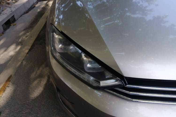 Used Volkswagen Golf Sportsvan 2016 230TSI Automatic Trend Edition Right Front Headlight