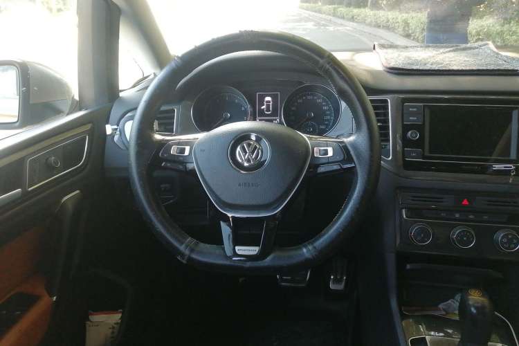 Used Volkswagen Golf Sportsvan 2016 230TSI Automatic Trend Edition Steering Wheel