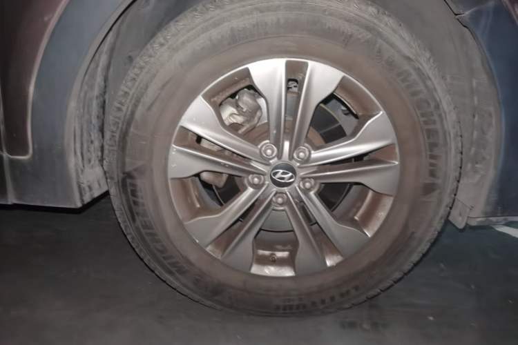 Used Hyundai Santa Fe 2013 2.4L Automatic 4x4 Smart Version