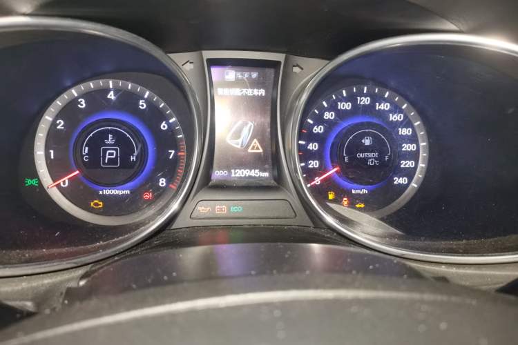 Used Hyundai Santa Fe 2013 2.4L Automatic 4x4 Smart Version