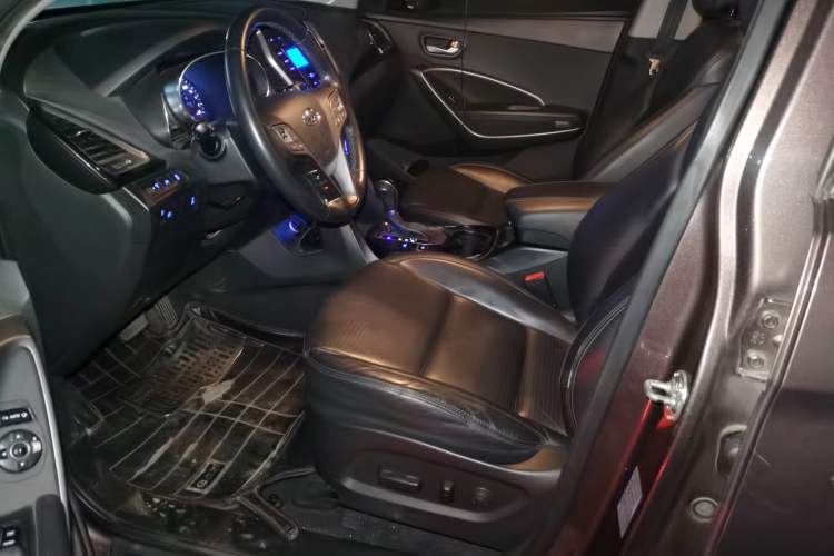 Used Hyundai Santa Fe 2013 2.4L Automatic 4x4 Smart Version