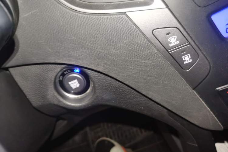 Used Hyundai Santa Fe 2013 2.4L Automatic 4x4 Smart Version