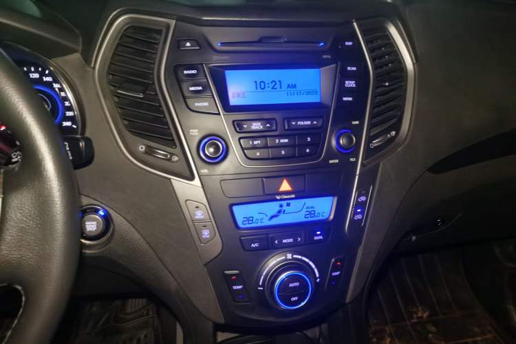 Used Hyundai Santa Fe 2013 2.4L Automatic 4x4 Smart Version