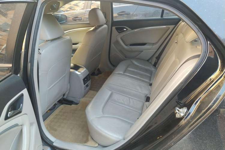 Used Bestune B90 2012 2.0L Automatic Luxury Edition