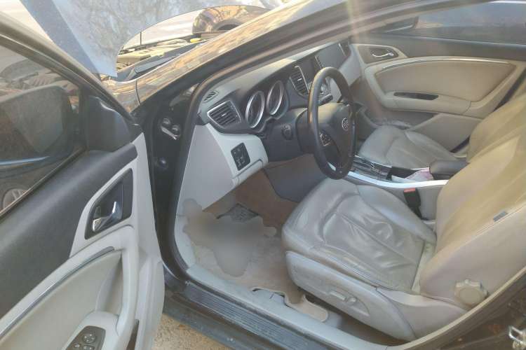 Used Bestune B90 2012 2.0L Automatic Luxury Edition