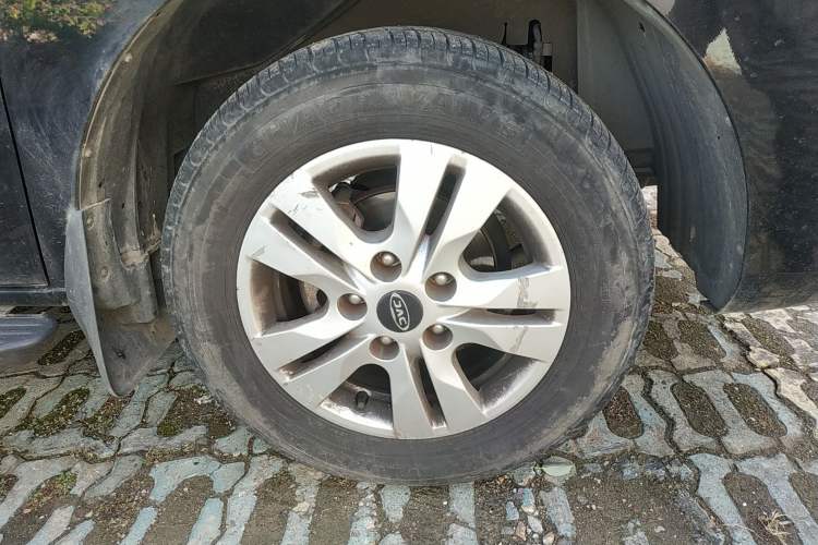 Used JAC M3 2018 IKEA Edition 1.6L Luxury Smart Model Right Front Wheel Hub