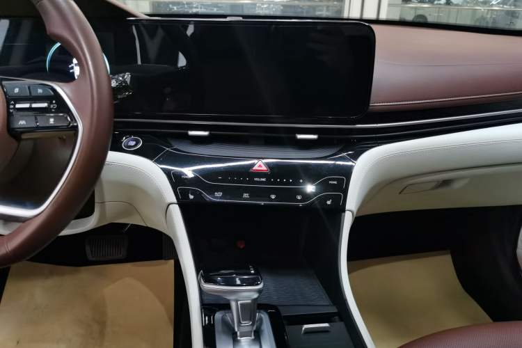 Used Hyundai Mistra 2021 1.8L CVT LUX Premium Edition
