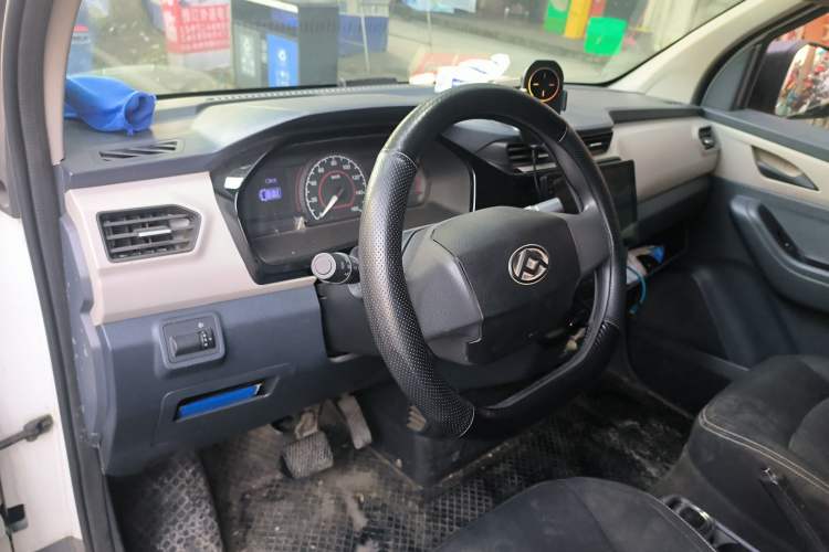 Used SAIC MAXUS EV30 2021 Pure Electric Smart Logistics Expert with Long Wheelbase—CATL
