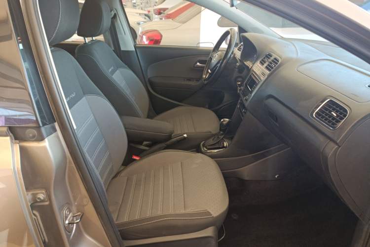 Used Volkswagen Polo 2014 1.6L Cross Polo Automatic
