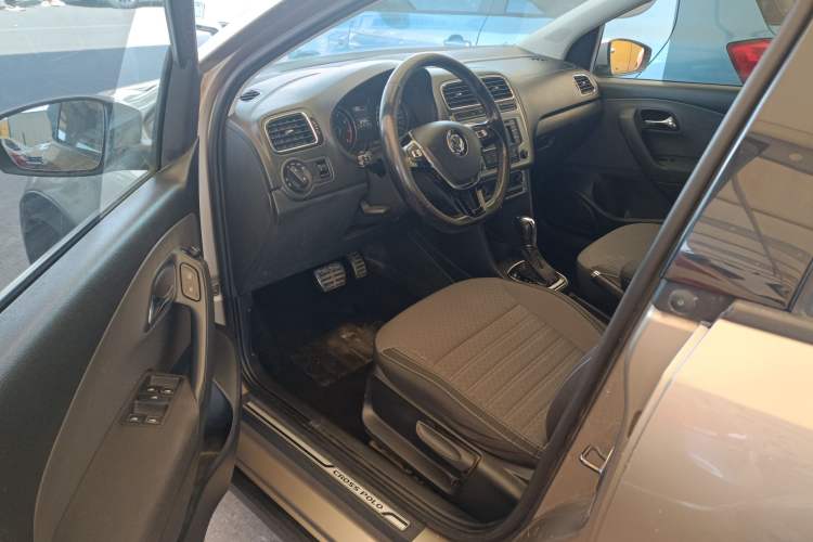 Used Volkswagen Polo 2014 1.6L Cross Polo Automatic
