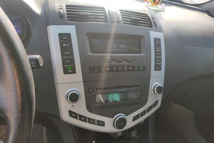 Used BYD S6 2014 2.0L Manual Luxury 5-Seater
