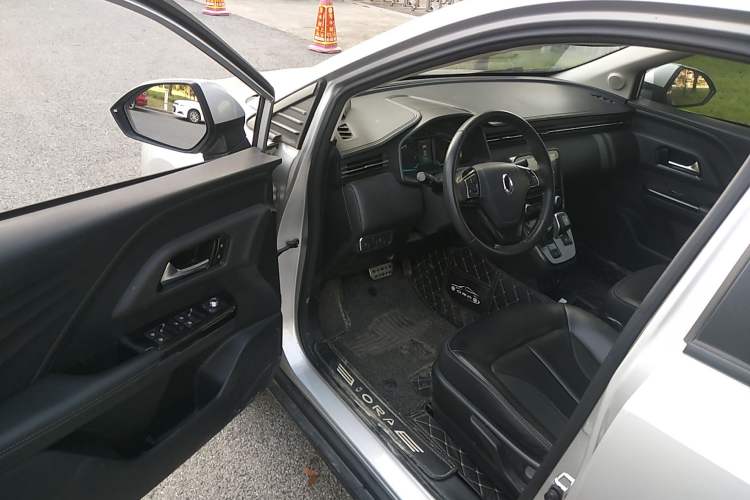 Used ORA iQ 2018 High-Range Version Smart Connectivity Model