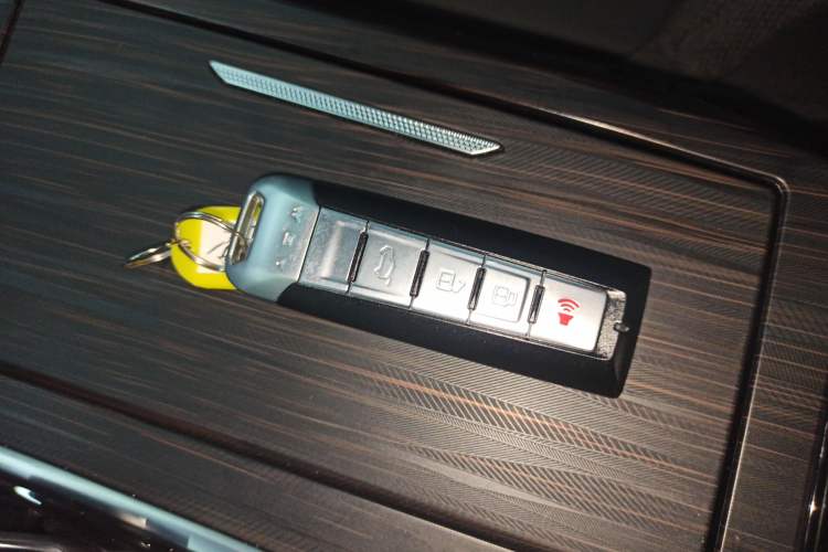 Used Wey Latte DHT-PHEV 2022 1.5T Two-Wheel-Drive Extra-Large Version
