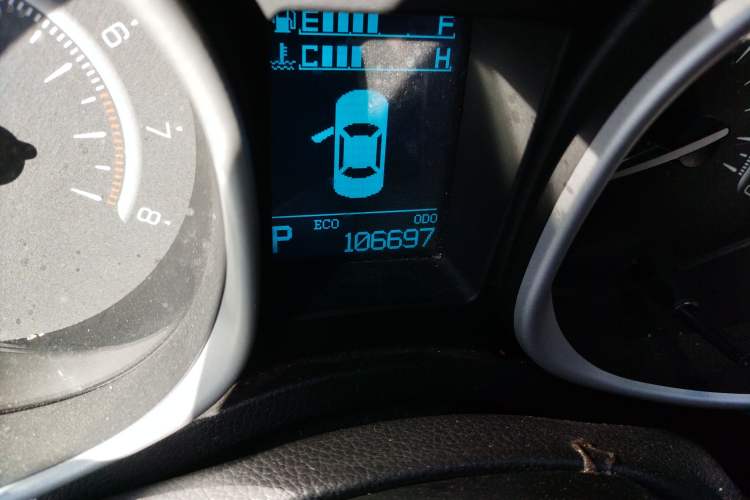 Used GAC Trumpchi GS5 Super 2015 1.8T Automatic Two-Wheel Drive Elite Edition Odometer Close Up