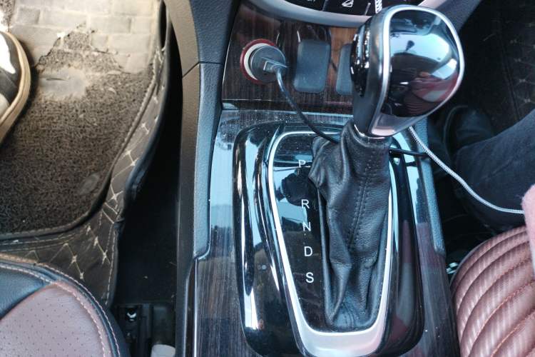 Used GAC Trumpchi GS5 Super 2015 1.8T Automatic Two-Wheel Drive Elite Edition Gear Lever