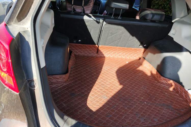 Used GAC Trumpchi GS5 Super 2015 1.8T Automatic Two-Wheel Drive Elite Edition Trunk