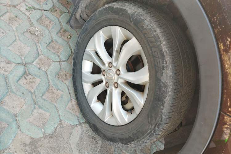 Used GAC Trumpchi GS5 Super 2015 1.8T Automatic Two-Wheel Drive Elite Edition Right Front Wheel Hub