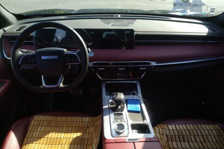 Used JETOUR X70 PLUS 2023 1.5T DCT Brave PLUS 7-Seater

