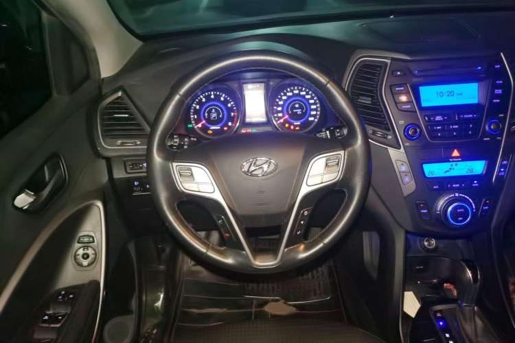 Used Hyundai Santa Fe 2013 2.4L Automatic 4x4 Smart Version