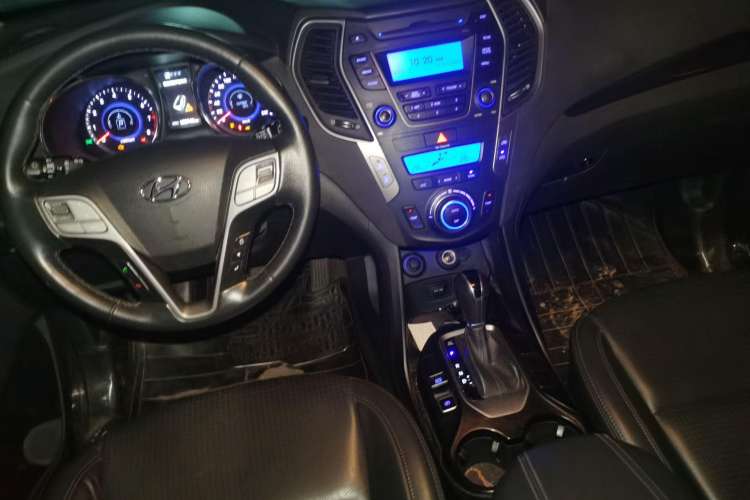 Used Hyundai Santa Fe 2013 2.4L Automatic 4x4 Smart Version