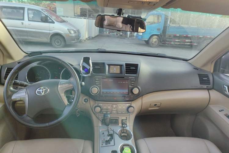 Used Toyota Highlander 2009 2.7L Two-Wheel Drive 7-Seater Luxury Edition
